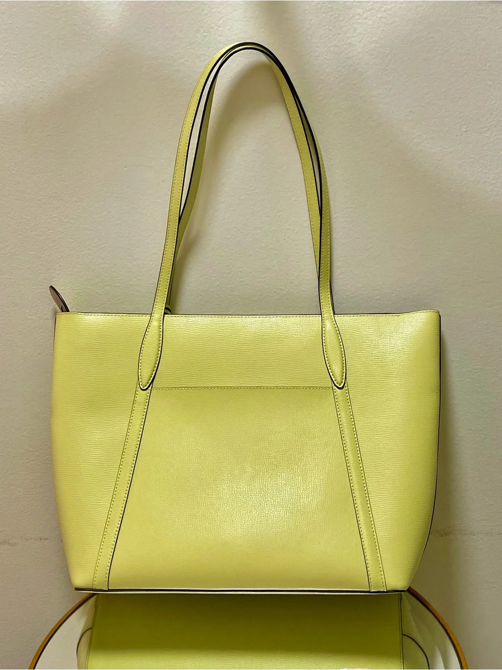 Like New Kate Spade Cara Large genuine leather Large Tote  Frosty Lime green